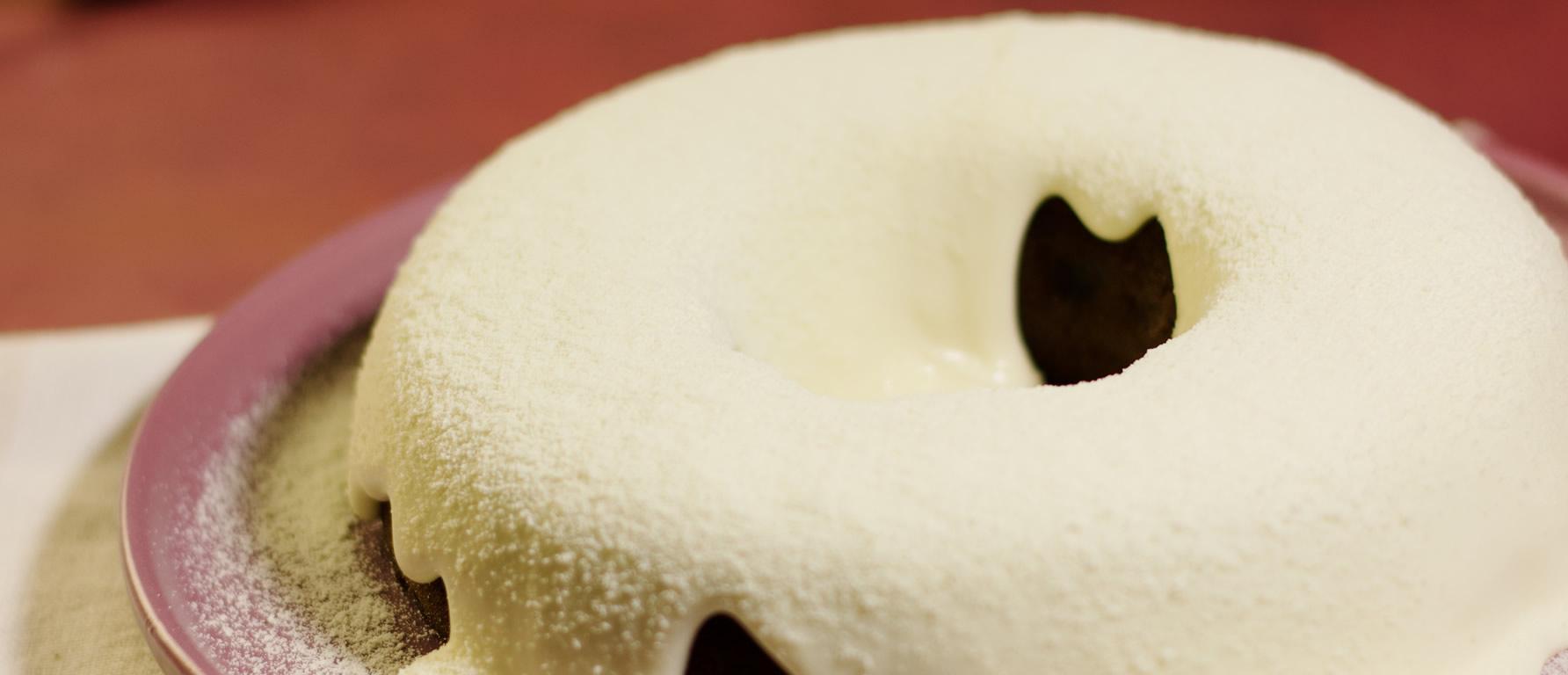 Gran Gateau con salsa de leche en polvo